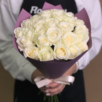 Букет из 25 белых роз (40 см)
