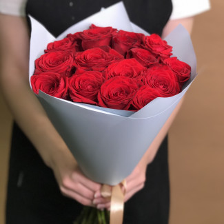 Букет из 17 красных роз (40 см)